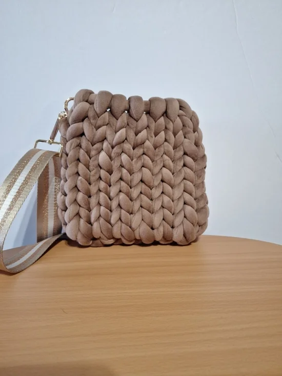 Chunky Handwoven Tan Crossbody Bag with Gold-Trim Strap - Picture 3 of 9